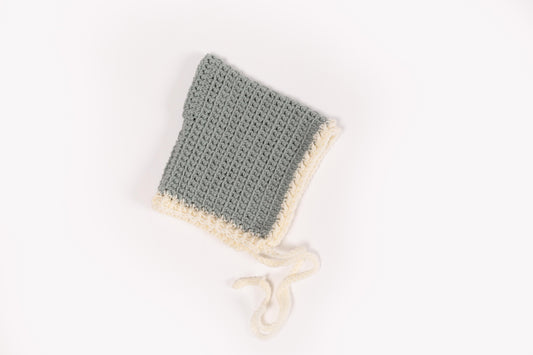 Conjunto Niana-Arrullo, gorro y botitas •Verde pálido